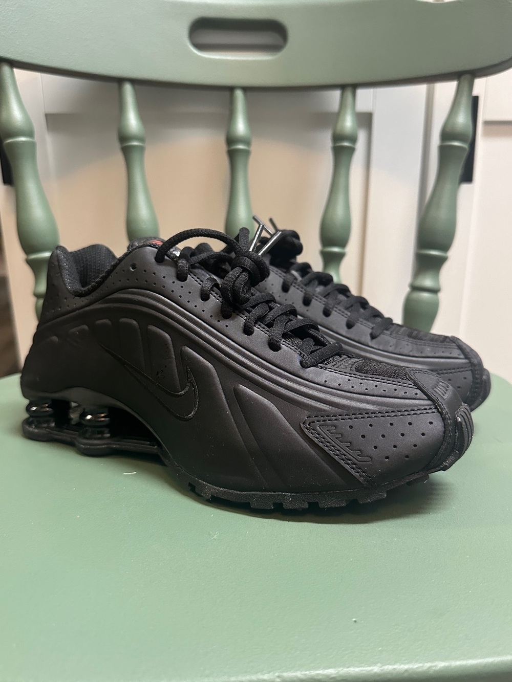 Women’s Black Nike Shox R4